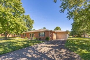 Building Photo - 10854 Country Club Rd