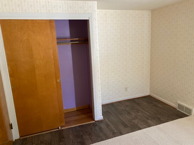 Building Photo - 406 Callodine Ave