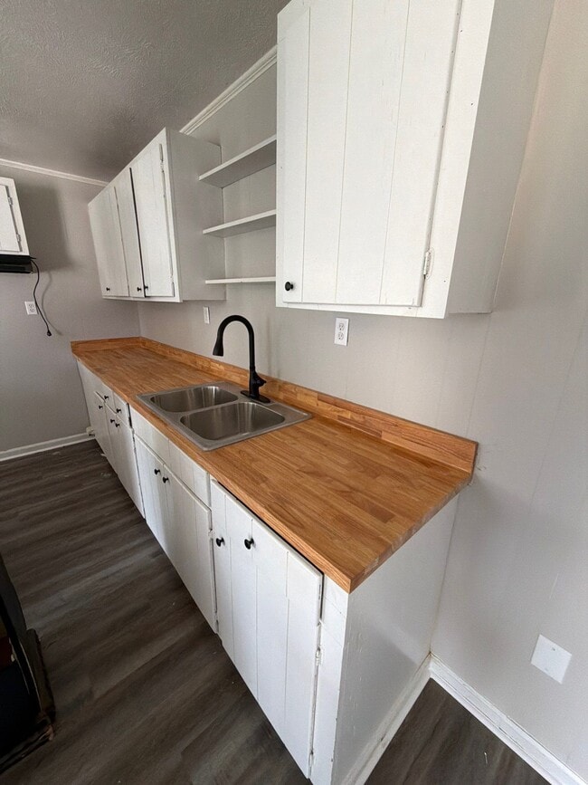 Building Photo - 50 W Cooper St