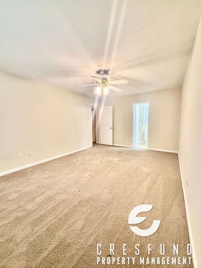 Building Photo - Comfort, Style, and Space - 15 MIN FROM FT...
