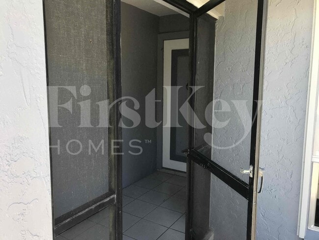 Building Photo - 3922 SE 2nd Ave