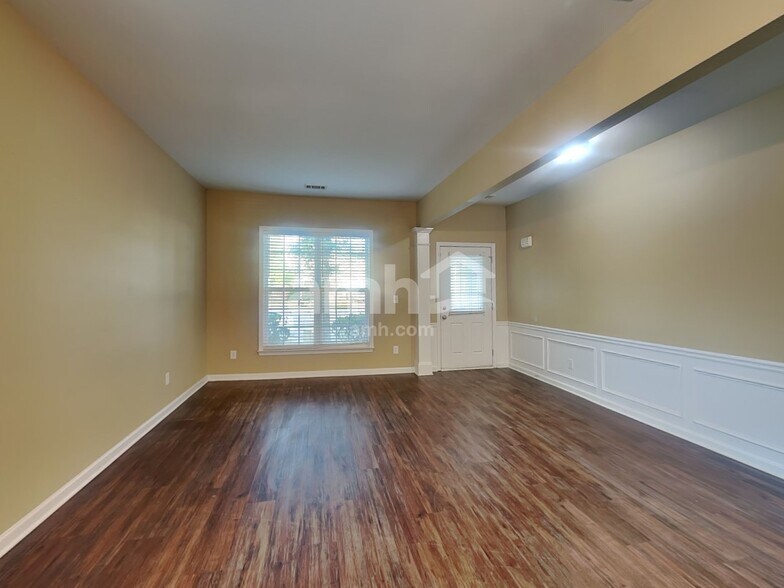 Building Photo - 3695 Moor Pointe Dr