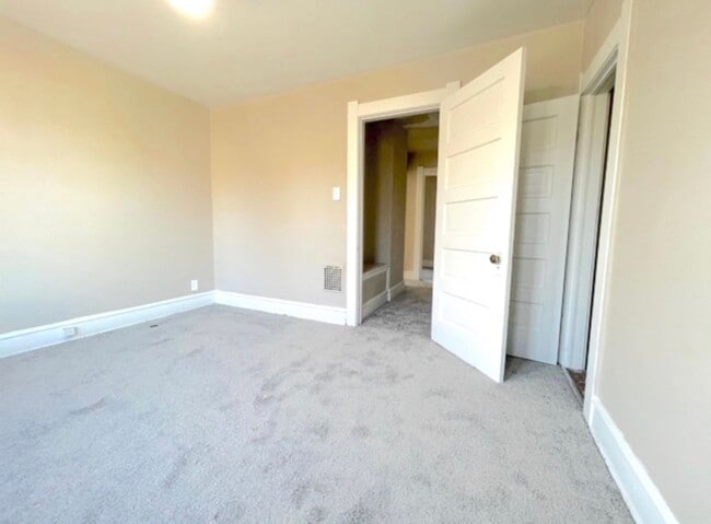Building Photo - 3 bed 1 bath