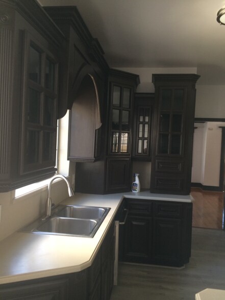 Building Photo - 5702 Carlton Way