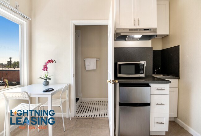 Building Photo - 5120 S Avalon Blvd