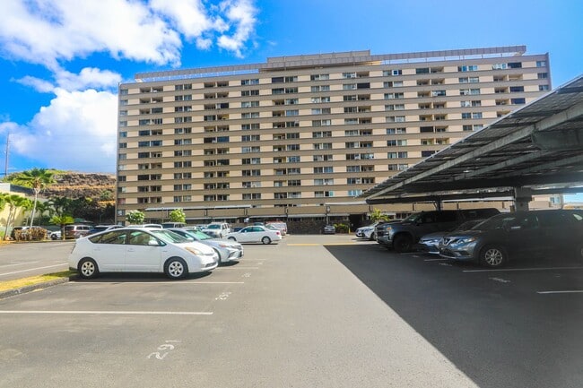 Building Photo - Sunset Lakeview - Fully renovated 3 bedroom, 2 bath on lower floor comes with tandem parking for ...