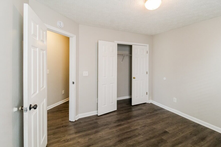 Building Photo - 1810 Midcourt Way