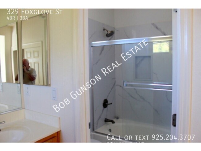 Building Photo - 329 Foxglove St