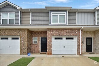 Building Photo - Pet Friendly Two Bedroom!