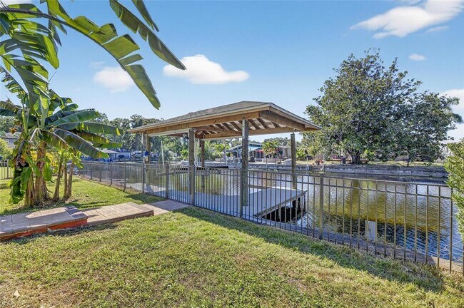 Building Photo - 172 Lake Shore Dr W