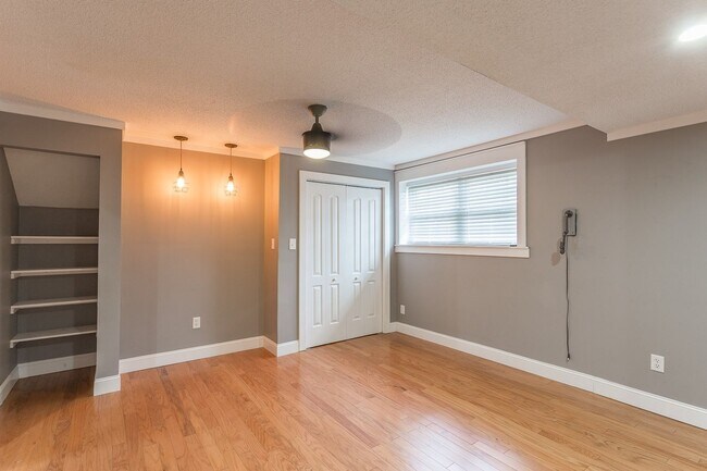 Building Photo - 4 Bedroom Rental in East Brainerd!