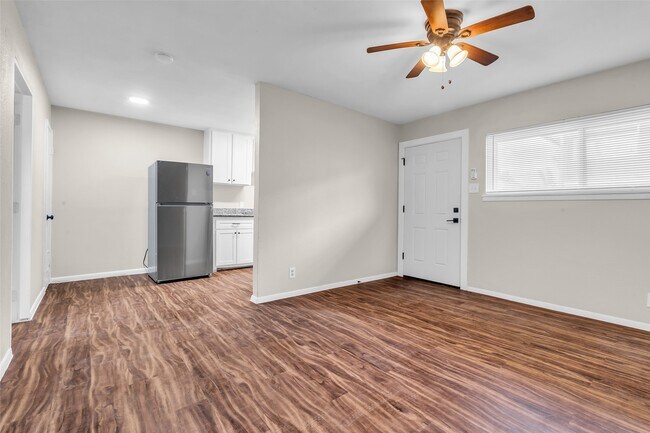 Building Photo - 4706 Yellowstone Blvd