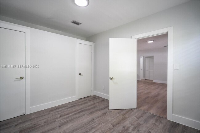 Building Photo - 1691 NE 143rd St
