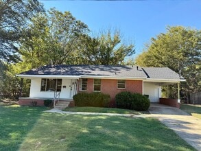 Building Photo - 207 Lakeview Dr