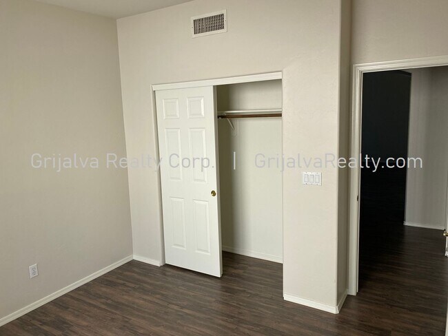 Building Photo - Northwest Living at it's Finest! 3 Bedroom...