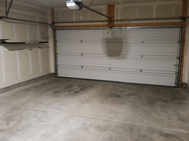 Building Photo - 5 Bedroom, 3 Bathroom Home! Schedule a Showing Today!