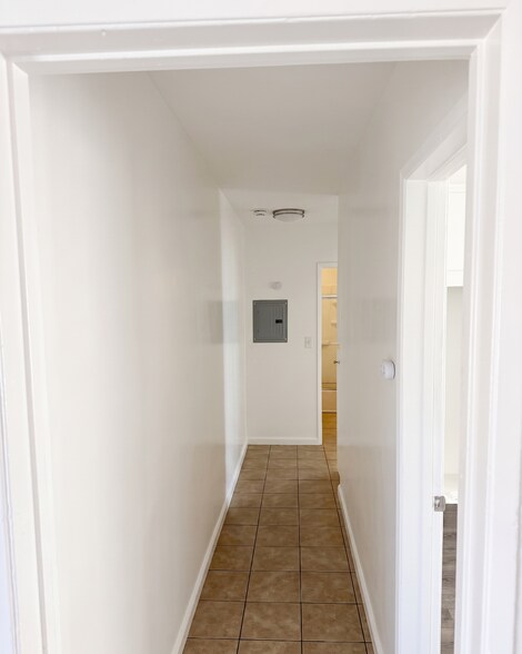 Building Photo - 2672 S Redondo Blvd