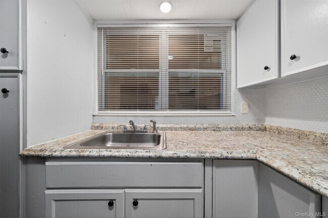 Building Photo - 376 NY-52