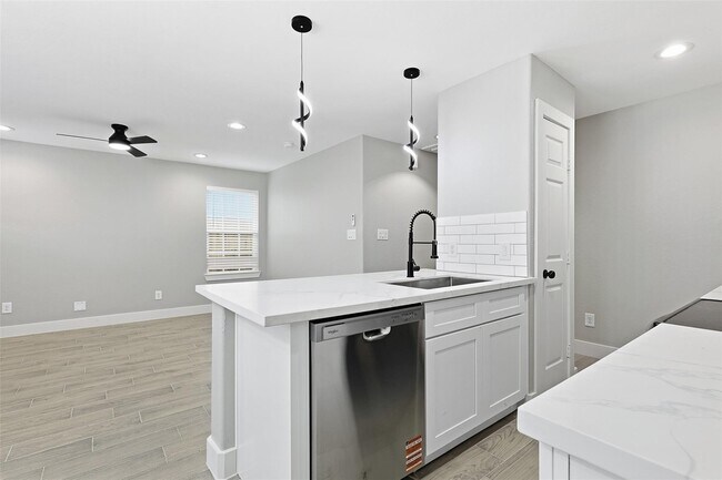 Building Photo - 9716 Fillmore St