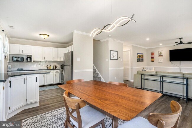 Building Photo - 5905 Drawbridge Ct