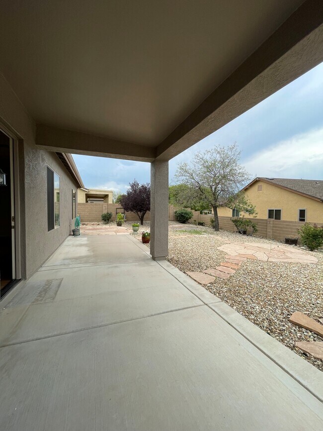 Building Photo - 5649 N Bentley Ct