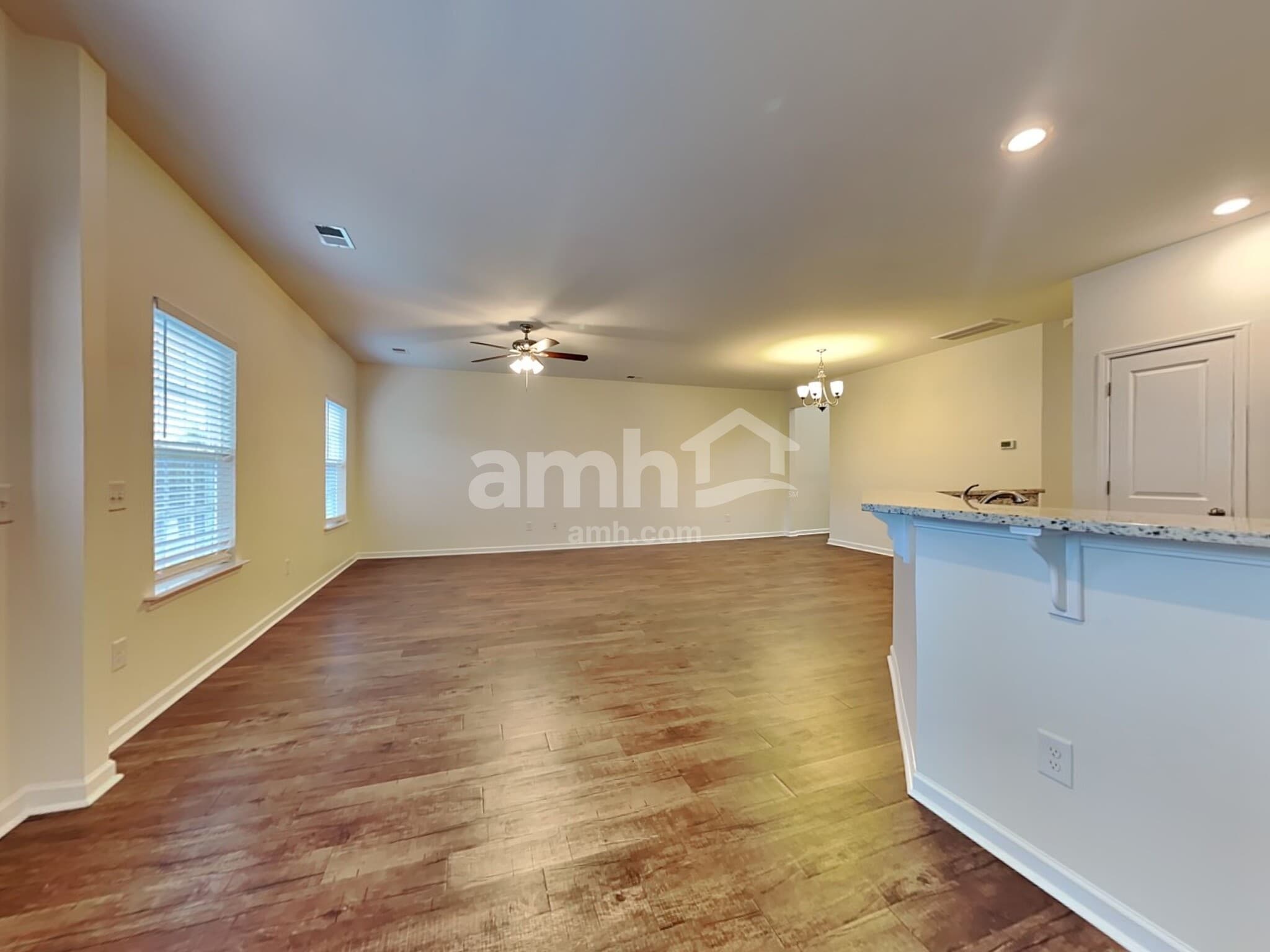 Building Photo - 636 Redbud Ln