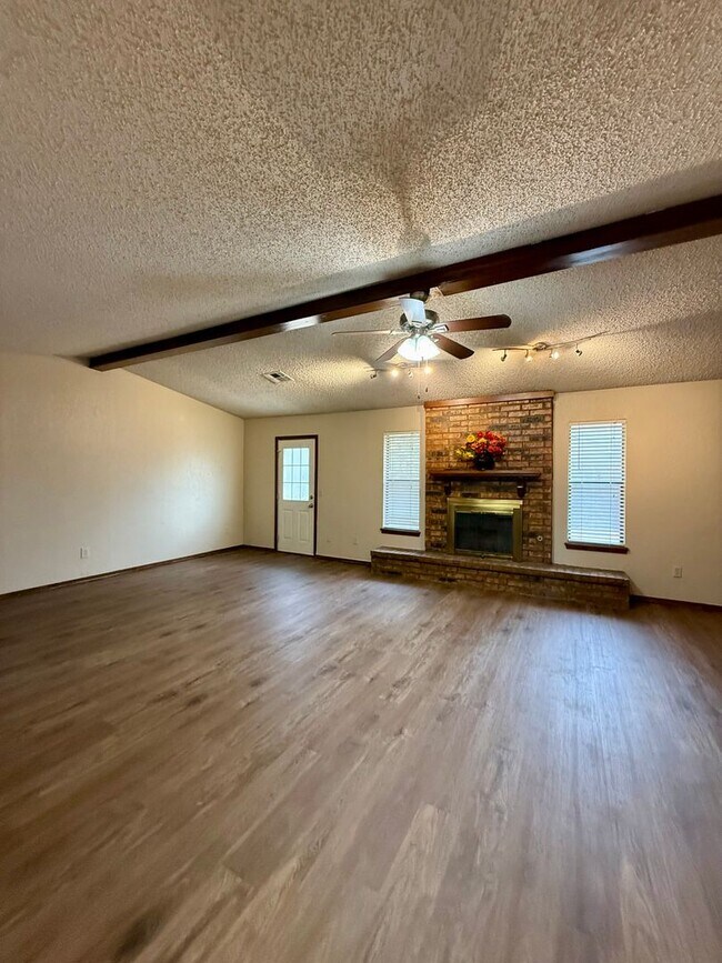 Building Photo - 1368 Cedarbrook Ln