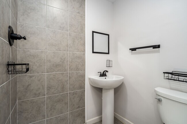 Building Photo - 120 S Cherokee St