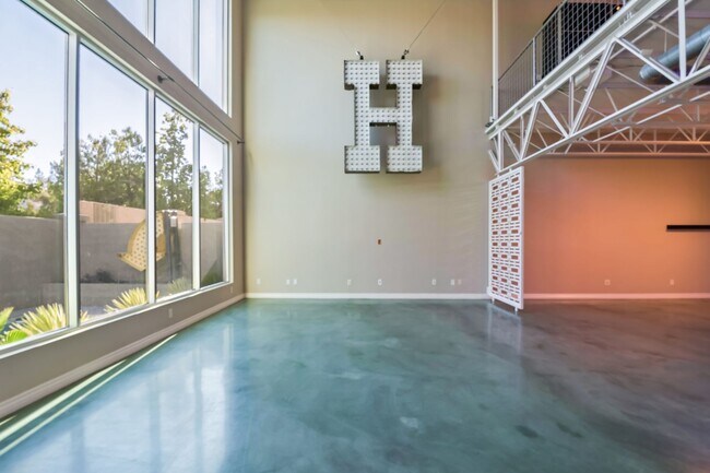 Building Photo - SW!!!  Pool!!! With jets!! Low Maintenance...