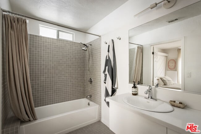 Building Photo - 5215 Almaden Dr