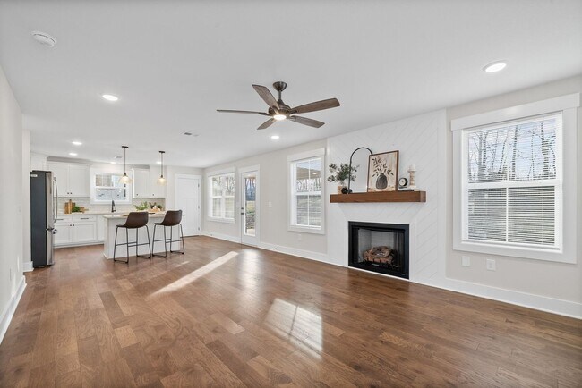 Building Photo - 361 Frontier Dr
