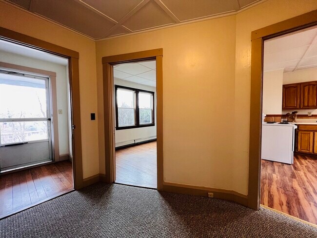 Building Photo - 31 Seaview St