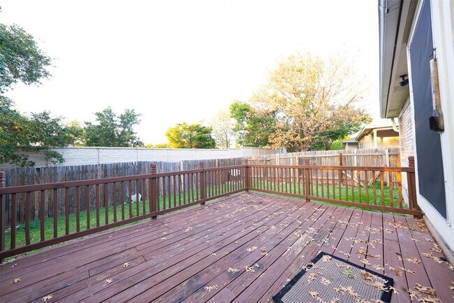Building Photo - 3803 Top Rock Ln