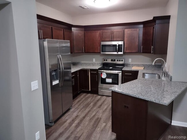 Building Photo - Charming 2-Bed Home in Commerce Township with Modern Amenities