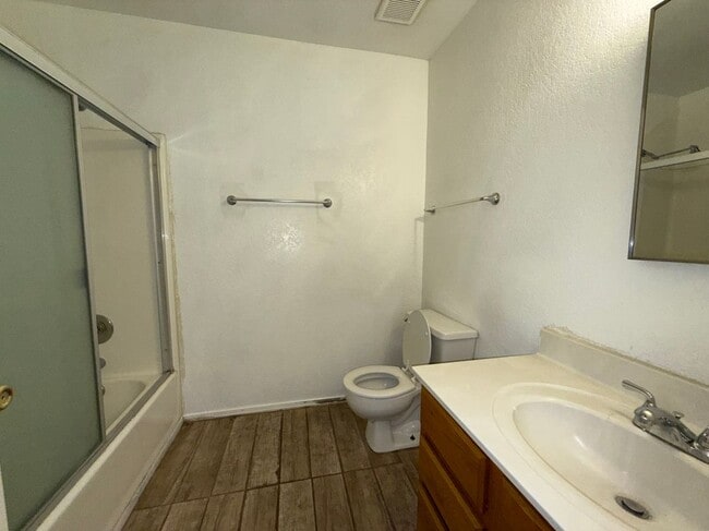 Building Photo - 807 Gemstone Ave