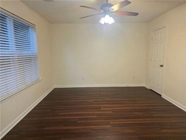 Building Photo - 411 Chatooga Ln