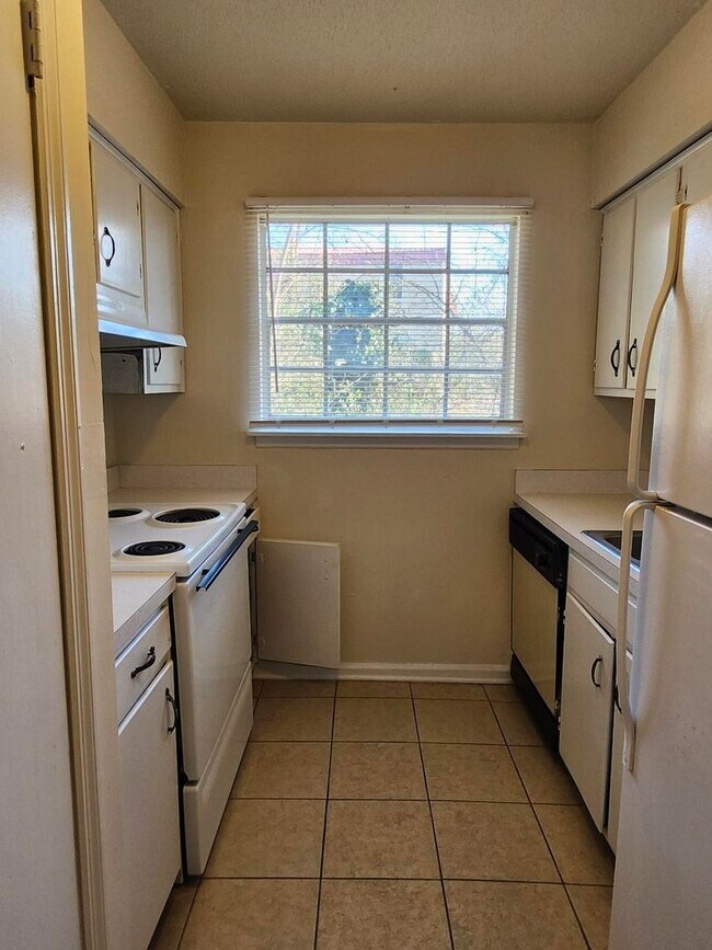 Building Photo - 4644-4648 Cary Lane