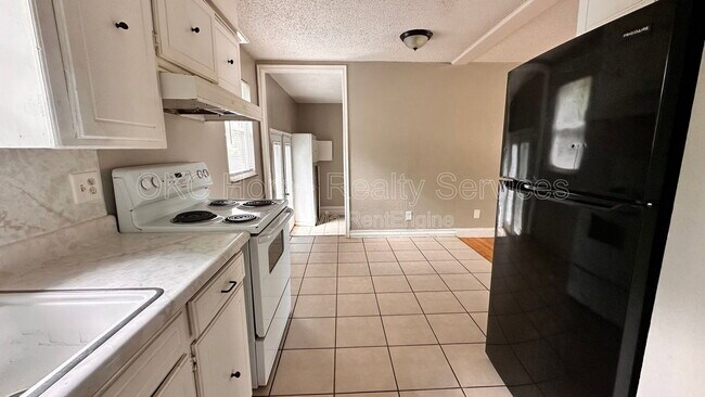 Building Photo - 6808 NW 59th St