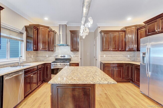 Building Photo - 134-110 10th St