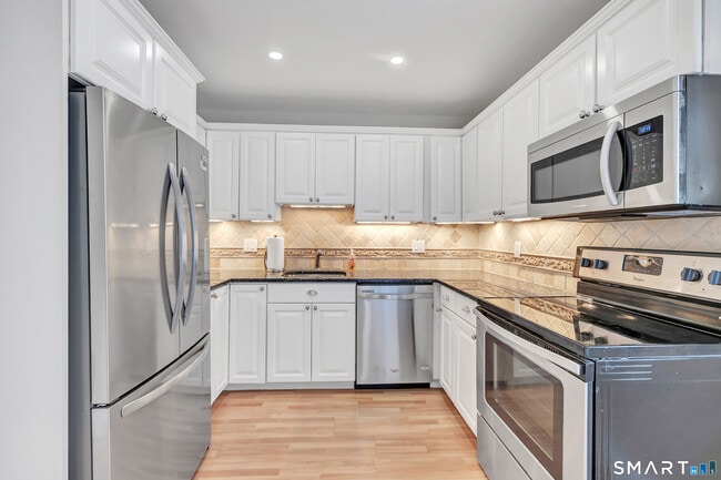 Building Photo - 202 Soundview Ave