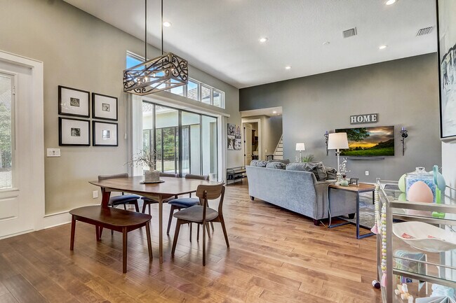 Building Photo - 10613 White Oak Dr