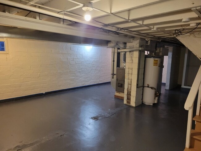 Building Photo - 621 Dearborn Ave