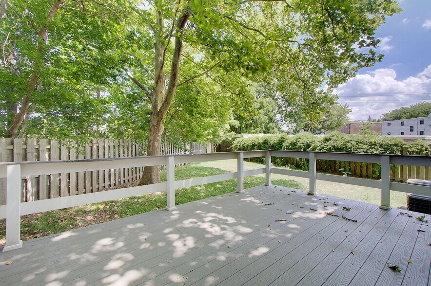 Building Photo - 1655 Southbend Dr
