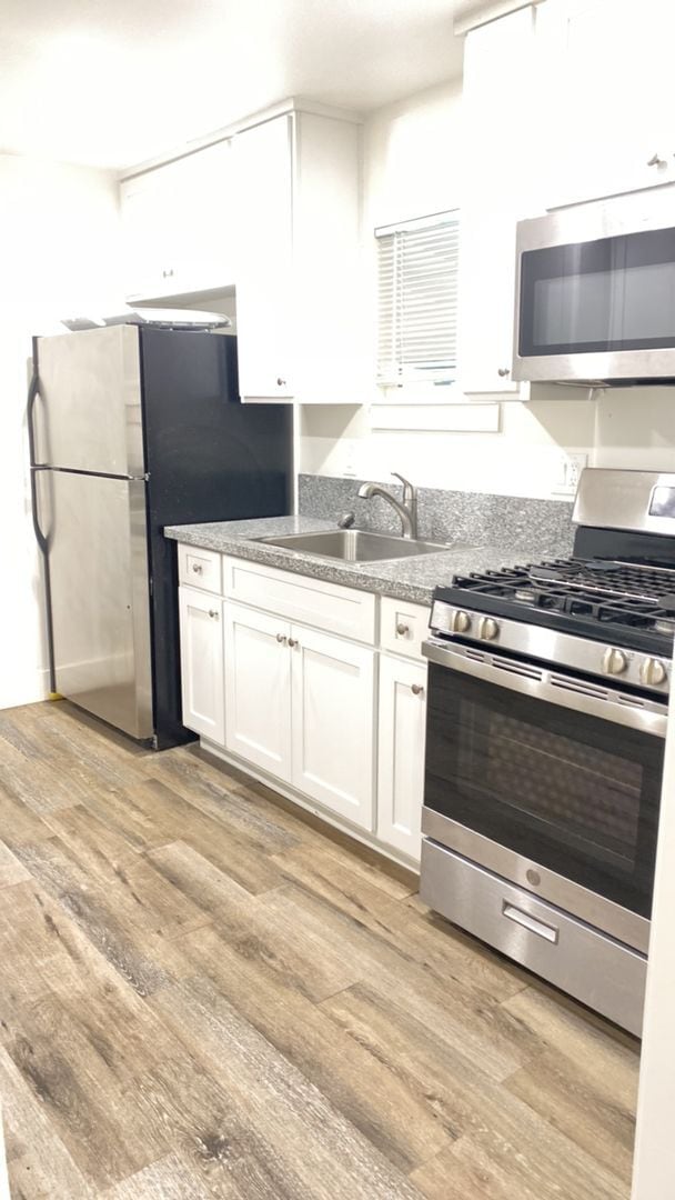 Building Photo - Recently Updated Delhi Home