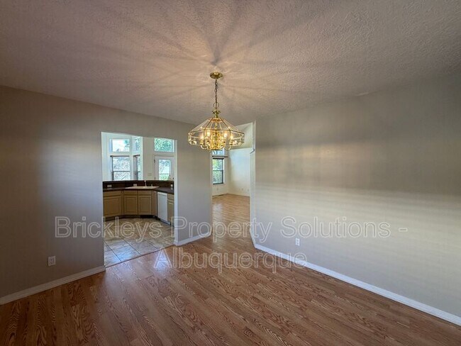 Building Photo - 6517 Glen Oak NE