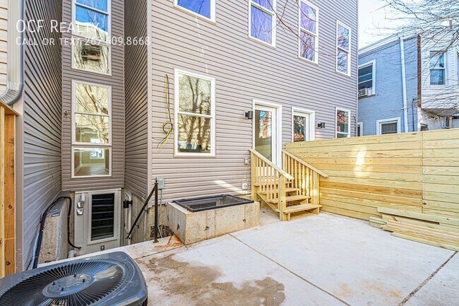 Building Photo - 715 S 51st St