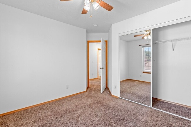 Building Photo - 4 bedroom 3 bath home with 3 car garage in Cheney