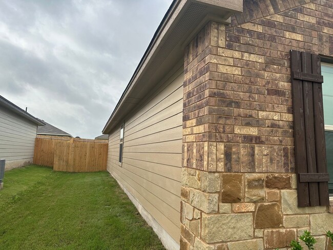 Building Photo - Charming 3 Bed 2 Bath House in Lorena