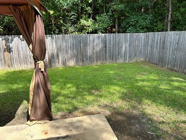 Building Photo - Cozy 3 Bed 2 Bath Home! Available August!