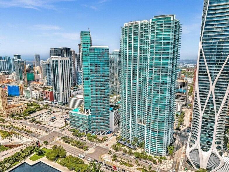 Building Photo - 900 Biscayne Blvd